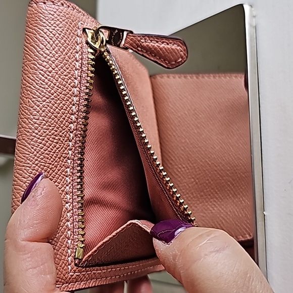 COACH F87588 Peach Crossgrain Leather Compact Trifold Wallet EUC - Picture 5 of 9